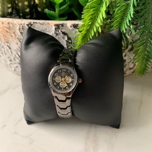 Denacci ladies watch.